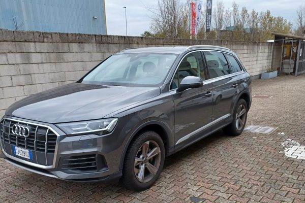 043 Audi Q7