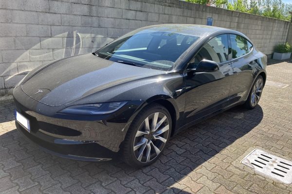 032 Tesla Model 3